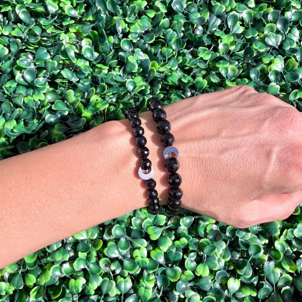 🌙 Black Onyx & Crescent Moon Charm Bracelet (one)